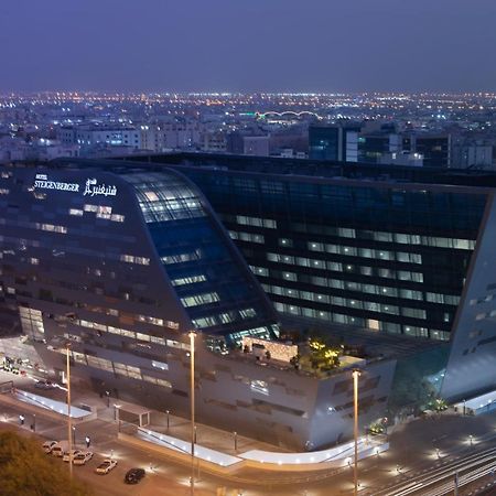 Steigenberger Residence Doha Exterior foto The hospital at night