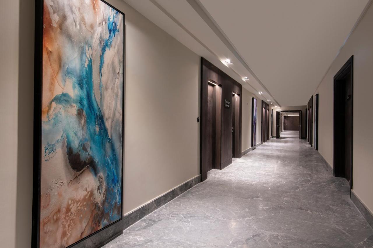 Steigenberger Residence Doha Exterior foto A corridor at the hotel